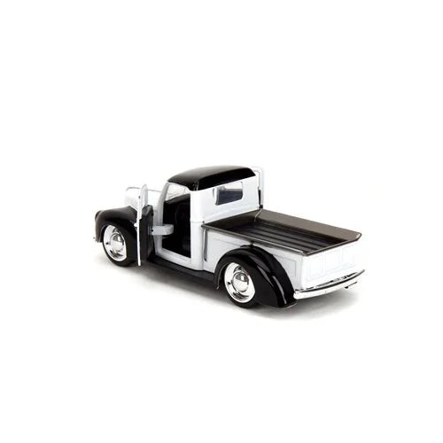 Steamboat Willie 1941 Ford Pickup 1:32 Scale Die-Cast Metal Vehicle