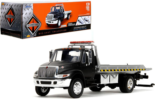 International 1:24 Durastar 4400 Flat Bed Die-cast Car (Black)