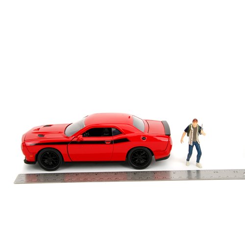 The Walking Dead 2015 Dodge Challenger 1:24 Scale Die-Cast Metal Vehicle with Glenn Figure