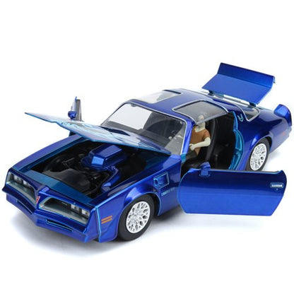 It: Chapter Two 1977 Pontiac Firebird 1:24 Scale Die-Cast Metal Vehicle with Pennywise Figure